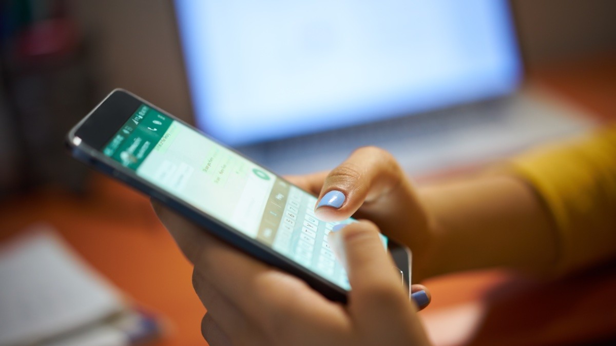 ¿Pueden obligarte a estar en un grupo de WhatsApp del trabajo? Esto es lo que dice la ley