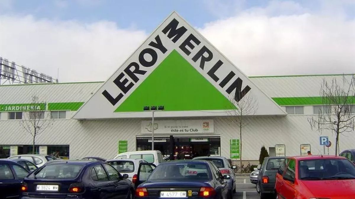 Fachada de una tienda Leroy Merlin Fachada de una tienda Leroy Merlin