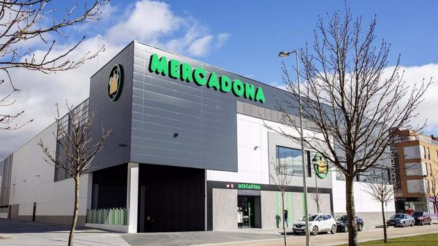 Un empleado de Mercadona llama “payasa” a su jefa, lo despiden y la justicia ordena readmitirlo y pagarle una indemnización de 10.000 euros