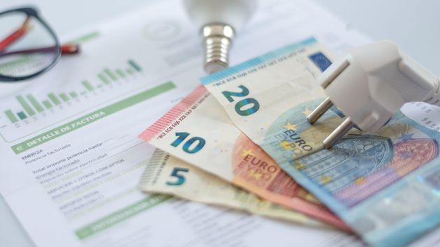 Precio de la luz miércoles, 9 de abril de 2025: las horas prohibitivas para enchufar electrodomésticos