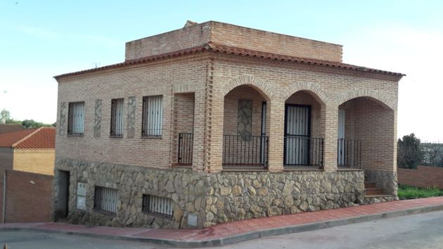 Unicaja ofrece un chalet de 156 metros, 3 habitaciones y porche techado por solo 53.000 euros 