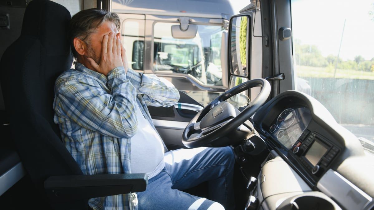 Un conductor de autobús es despedido antes de jubilarse y pierde 73.000 euros de pensión tras quedarse con 6 euros Un conductor de autobus