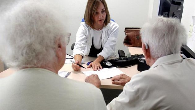 Adiós al médico de cabecera gratuito: el país de Europa que quiere eliminarlo para ponerlo de pago