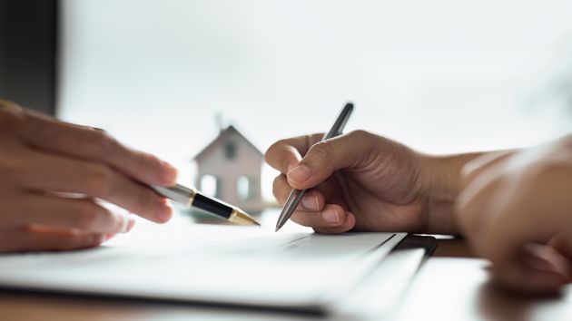 ¿Puedo firmar un contrato de arras sin mi pareja si vamos a comprar los dos?