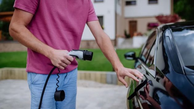 Tu coche eléctrico te puede ahorrar dinero en la declaración de la Renta: hasta un 15%