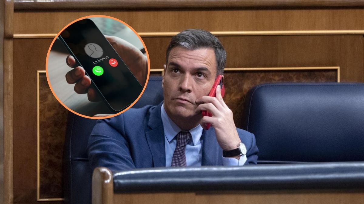 Pedro Sánchez habla por teléfono en el Congreso. Pedro Sánchez