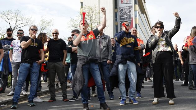 Bridgestone recorta los despidos y afectarán a 420 trabajadores tras el acuerdo con los sindicatos