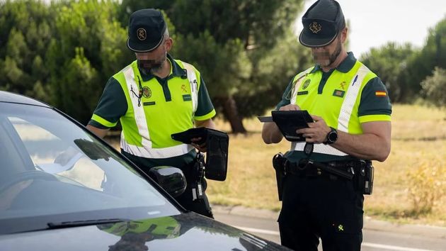 Aviso de la DGT a toda España: empezará a multar si conduces con este tipo de gafas de sol