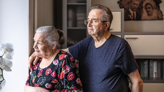 Tengo 62 años y mi esposo 57, con un plan de pensiones con 3 propiedades, además de la casa donde vivimos, ¿podemos jubilarnos en 5 años?