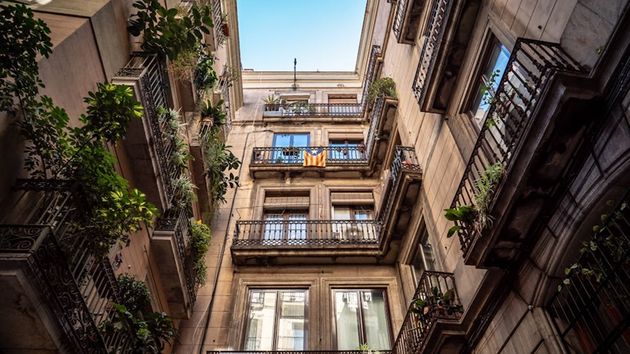 Barcelona multará a los vecinos con hasta 750 euros por hacer esto en su propia casa