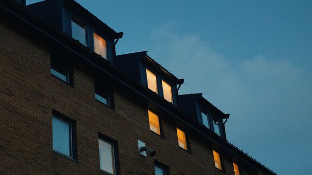 Precio de la luz sábado, 24 de mayo de 2025 por horas: cuándo es más barata y más cara en el día