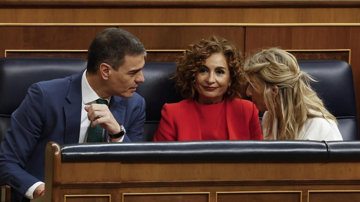 Pedro Sánchez junto a María Jesús Montero y Yolanda Díaz Pedro Sánchez junto a María Jesús Montero y Yolanda Díaz