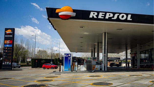 Repsol paga por el aceite de cocina usado: podrás echar gasolina más barata