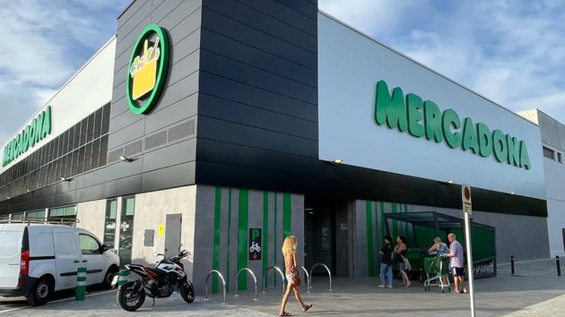 Despedida una trabajadora de Mercadona con 20 años de antigüedad por llevarse 30,17 euros en productos: es procedente