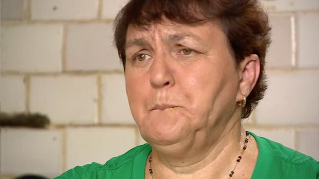 Una madre le dona a su hijo la casa y las tierras y este busca que la abandone con su suegra de 94 años: “ni al baño me dejan entrar”