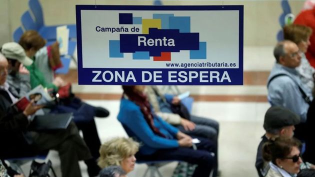 Nueva fecha clave para la declaración de la Renta: a partir del lunes Hacienda atenderá presencialmente en sus oficinas