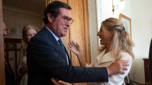 Garamendi lanza un dardo a Yolanda Díaz por la reducción de la jornada laboral a 37,5 horas: es una posición “unilateral”