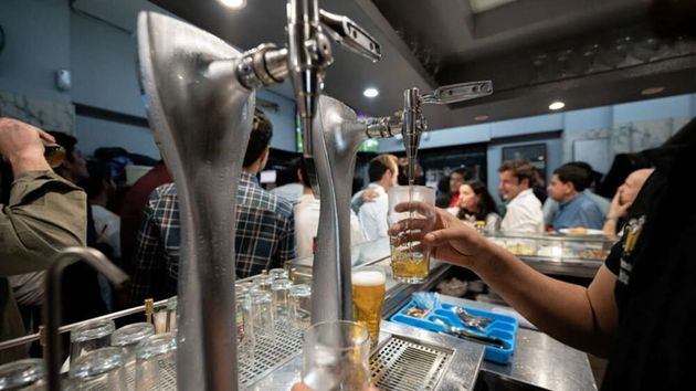Los camareros en España, los trabajadores peor pagados, según el INE