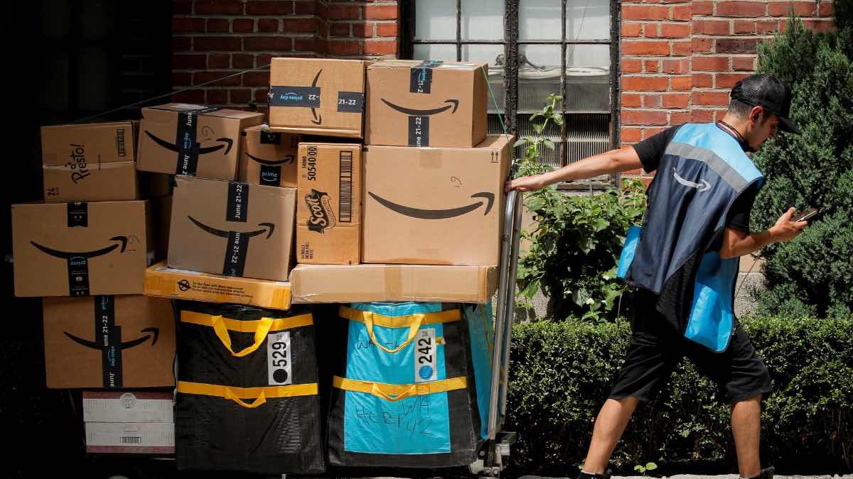 Amazon necesita mozos de almacén y no pide experiencia: sueldo de 1.383 euros al mes