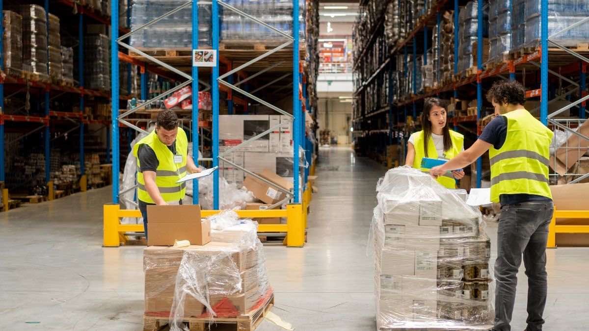 Buscan mozos de almacén y carretilleros: fines de semana libres y sueldos de hasta 2.000 euros