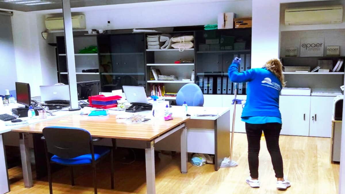 Horario de L-V de 9 a 13 h: Se busca personal de LIMPIEZA para trabajar en oficinas