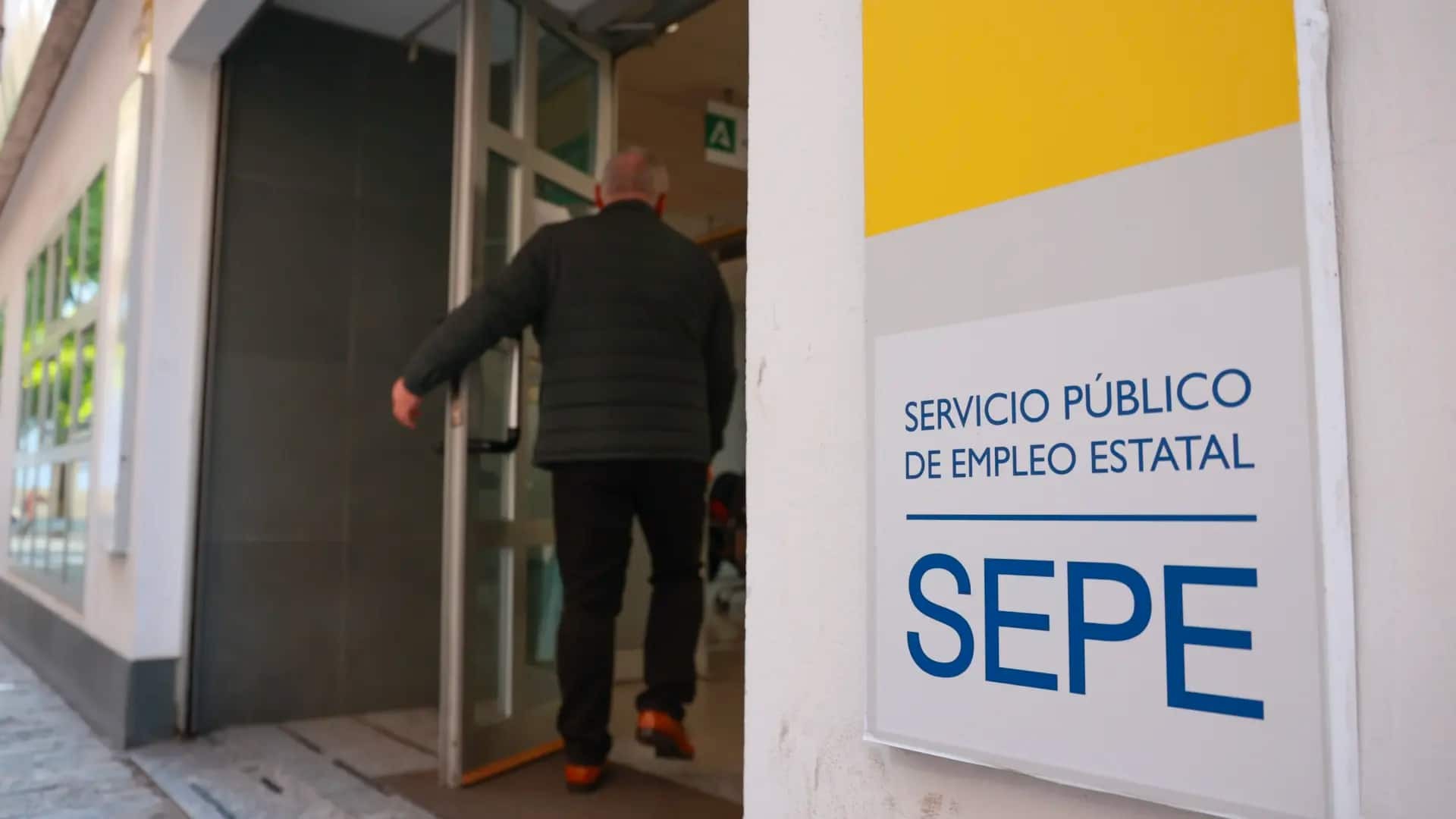 El tiempo mínimo que debes trabajar para cobrar la ayuda del SEPE de más de 10.000 euros