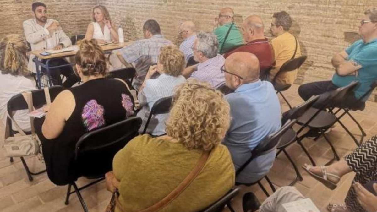 ¿Puede el inquilino ir a las reuniones de la comunidad de vecinos?