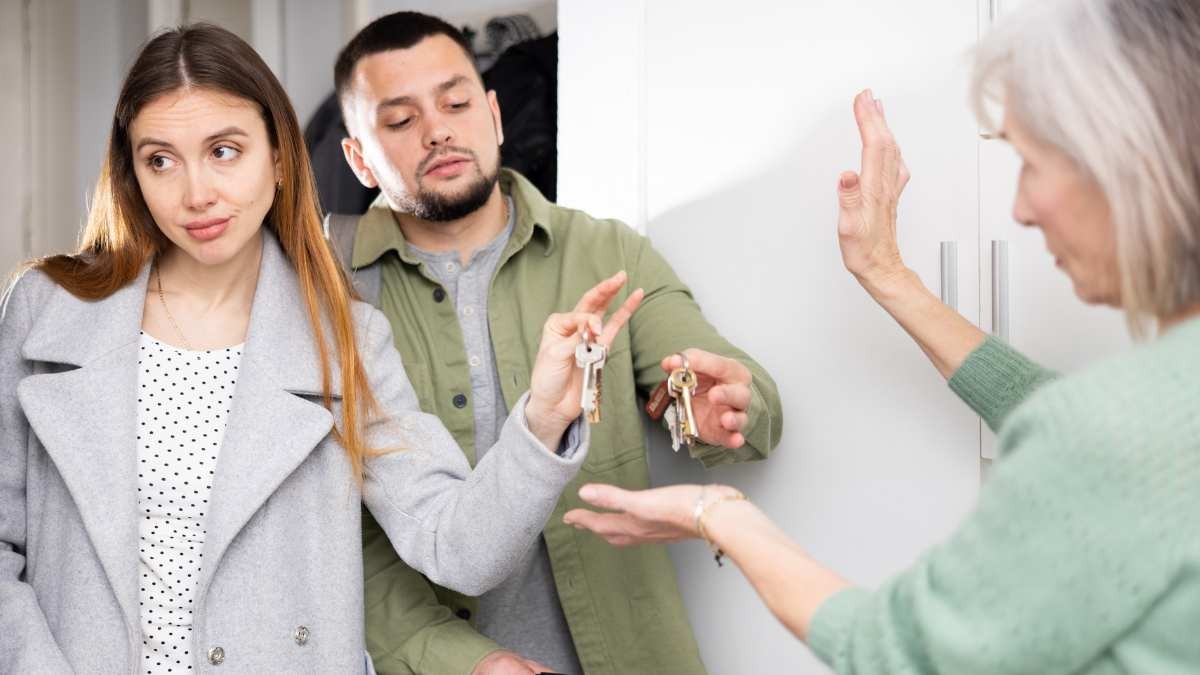 Tu casero no puede prohibirte que hagas esto si vives de alquiler Inquilinos devolviendo las llaves a su casera