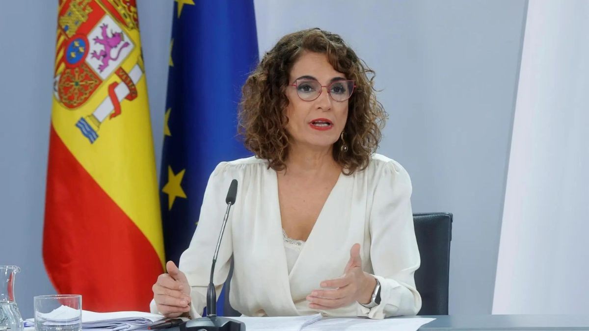 El Consejo de Ministros da luz verde a la eliminación del IVA del aceite de oliva. La ministra de Hacienda, María Jesús Montero.