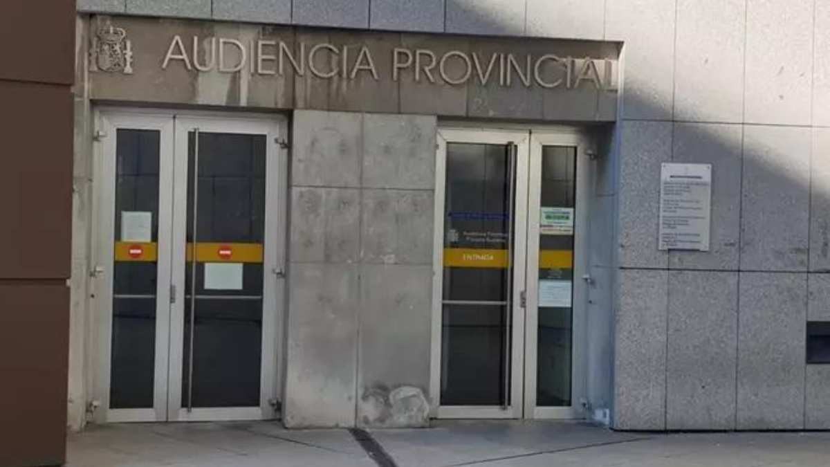 La Justicia permite a un propietario cambiar la puerta de un local en la fachada del edificio sin permiso de la comunidad