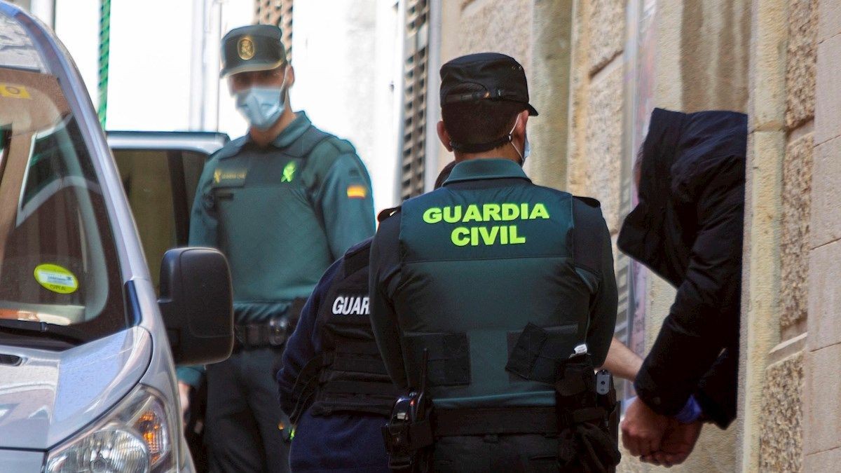 Cuánto gana un Guardia Civil en España en 2024 Agente de la Guardia Civil durante una actuación