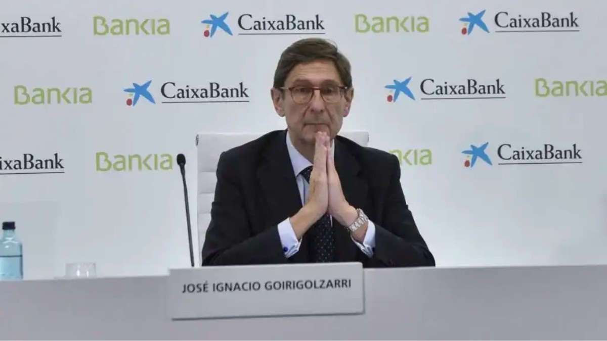 El presidente de de CaixaBank José Ignacio Goirigolzarri presenta su renuncia voluntaria