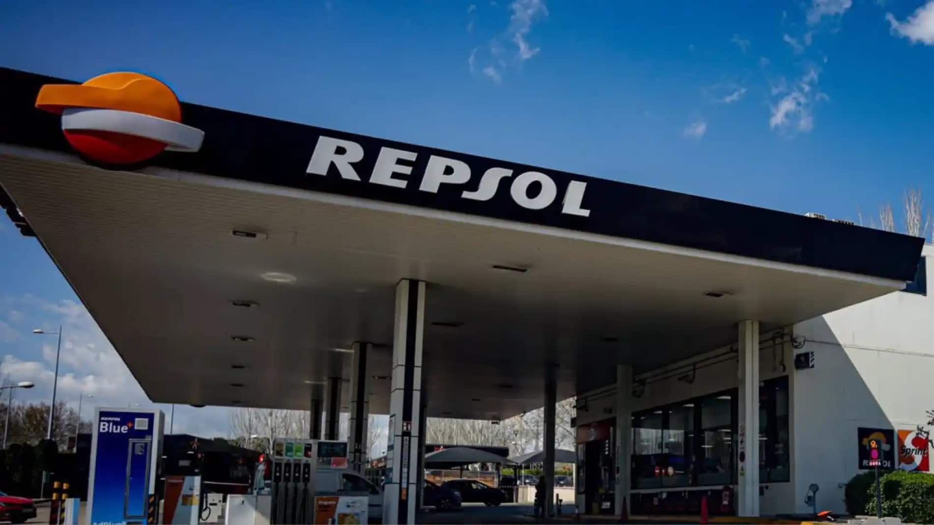 El precio de la gasolina continúa bajando mientras que el diésel frena su caída