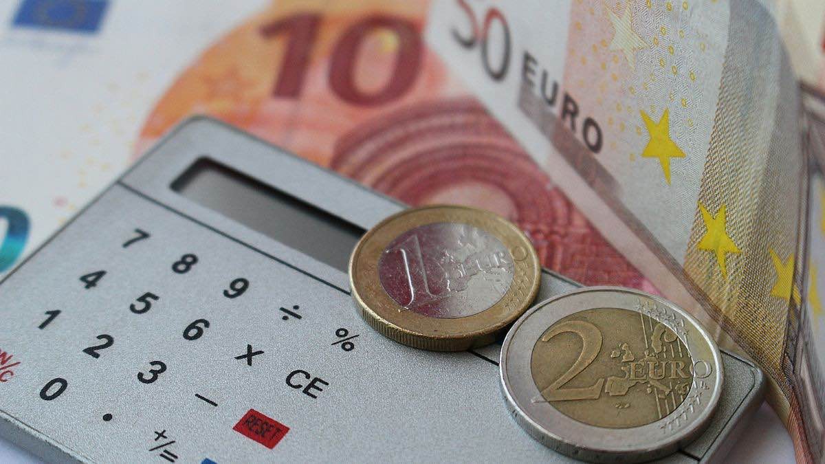 Así quedan los tramos del IRPF según tu sueldo en 2025: ¿cuánto te quitan de la nómina?
