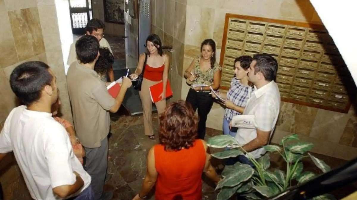 El cambio en la ley que afectará a las comunidades de vecinos a partir de abril: puede subir la cuota de estos propietarios hasta un 20%