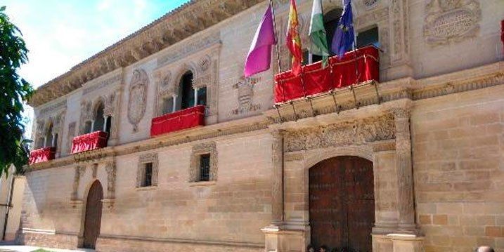 El Ayuntamiento de Baeza (Jaén) aprueba una OPE con 33 plazas